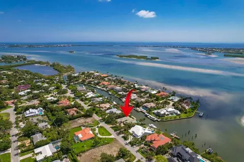 16 E High Point Rd, Sewalls Point, FL 34996