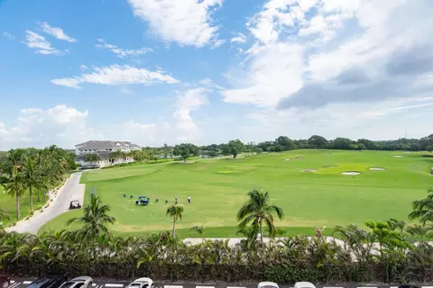 2000 Presidential Way #502, West Palm Beach, FL 33401