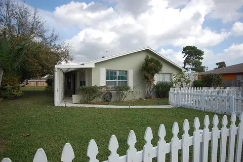 3941 W Roan Ct, Palm Beach Gardens, FL 33403