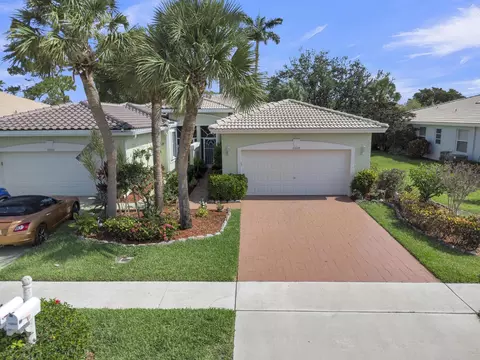 10664 Royal Caribbean Cir, Boynton Beach, FL 33437
