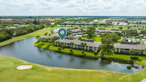 28 Plantation Dr #204, Vero Beach, FL 32966
