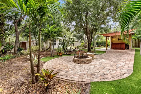 709 SW Bryant Ave, Stuart, FL 34994 photo 4