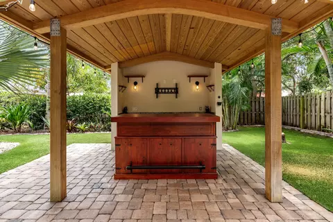 709 SW Bryant Ave, Stuart, FL 34994 photo 3