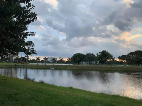 2815 N Course Dr #104, Pompano Beach, FL 33069