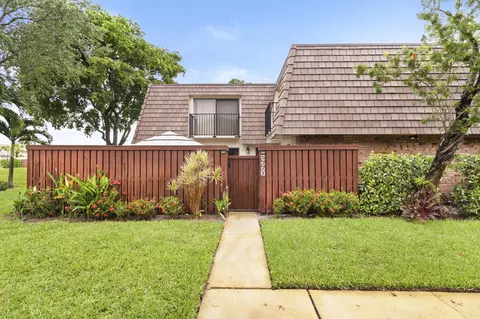 2660 SW 15 St, Deerfield Beach, FL 33442