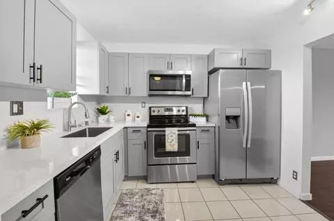 9370 SW 8th St #410, Boca Raton, FL 33428