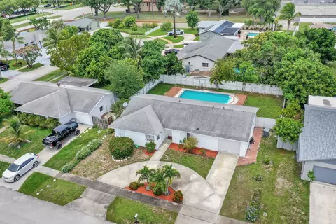 10151 Windtree Ln N, Boca Raton, FL 33428