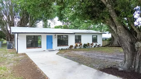 706 Azalea Ave, Fort Pierce, FL 34982