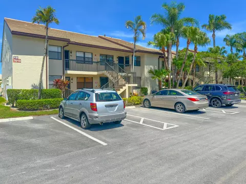 7610 Tahiti Ln #201, Lake Worth, FL 33467