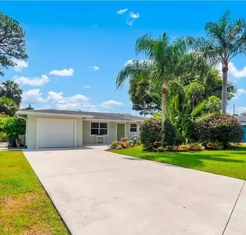 715 SE Alamanda Way, Stuart, FL 34996 photo 3