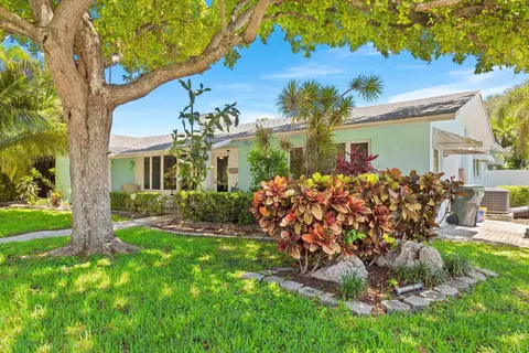1098 SW 2nd St, Boca Raton, FL 33486