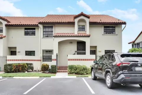 1102 Republic Ct, Deerfield Beach, FL 33442