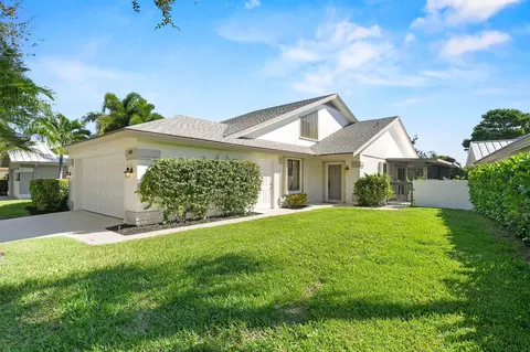247 Ridge Rd, Jupiter, FL 33477 photo 2