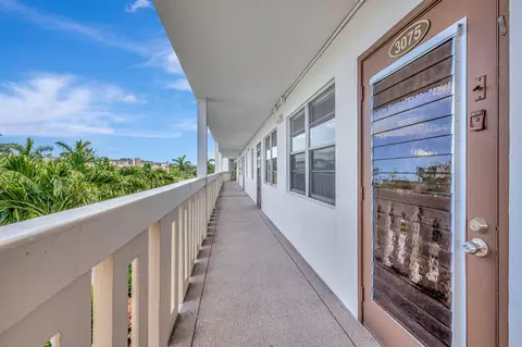 3075 Guildford E, Boca Raton, FL 33434 photo 2