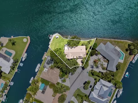 35 Tradewinds Cir, Tequesta, FL 33469 photo 4