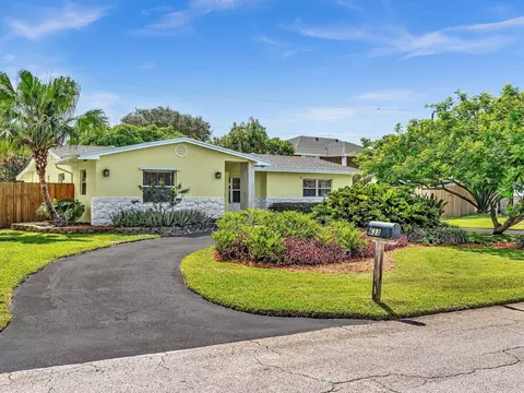633 Heron Dr, Delray Beach, FL 33444