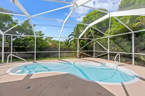 1042 SW Janette Ave, Port Saint Lucie, FL 34953