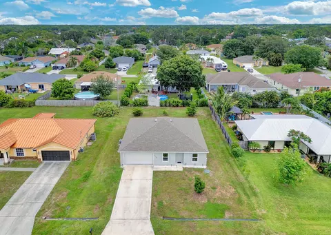 1319 SW Hunnicut Ave, Port Saint Lucie, FL 34953