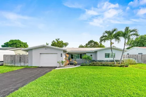 229 SW 5th St, Boca Raton, FL 33432