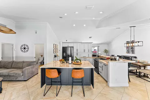 9847 Sun Pointe Dr, Boynton Beach, FL 33437