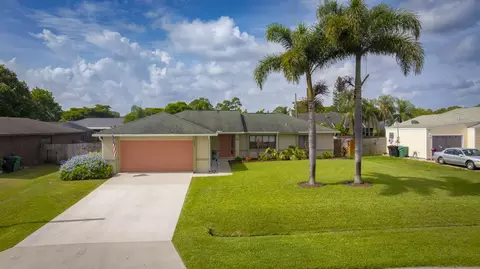 996 SE Bywood Ave, Port Saint Lucie, FL 34983