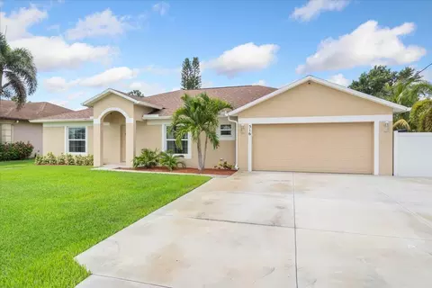516 SW Crawfish Dr, Port Saint Lucie, FL 34953