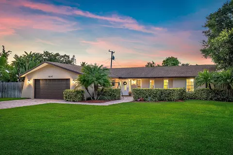 8147 SE Coconut St, Hobe Sound, FL 33455