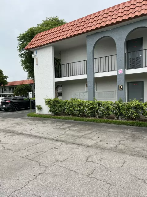 1961 W Woolbright Rd #D103, Boynton Beach, FL 33426