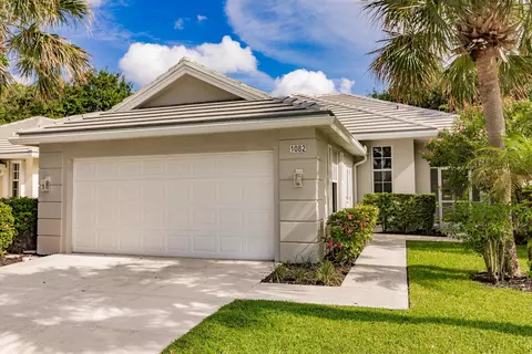 1082 Bedford Ave, Palm Beach Gardens, FL 33403