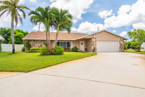 5052 Boa Cir, Lake Worth, FL 33463