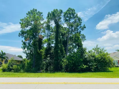 1170 SW Del Rio Blvd, Port St Lucie, FL 34953
