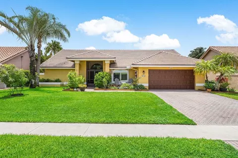 6569 Blue Bay Cir, Lake Worth, FL 33467