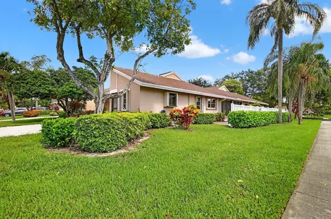 8129 Springtree Rd, Boca Raton, FL 33496 photo 3