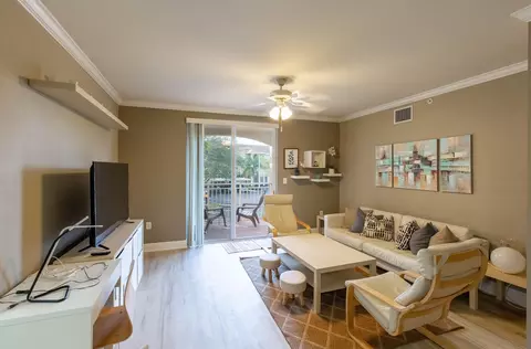 6559 Emerald Dunes Dr #201, West Palm Beach, FL 33411