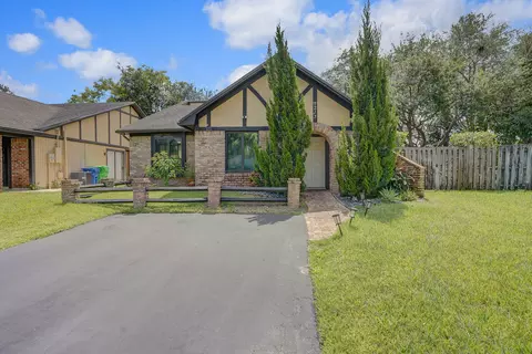 9213 NW 49th Pl, Sunrise, FL 33351