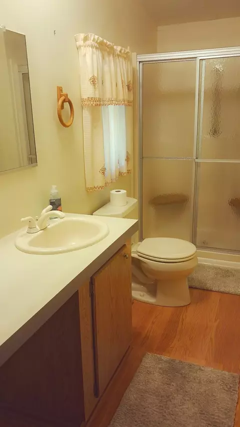 Bath - 1660 SW 35 Cir, Okeechobee, FL 34974 photo 1 of 3