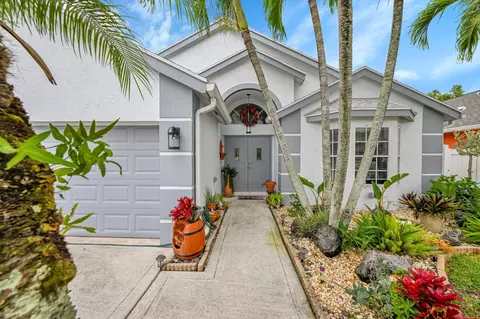 107 Saddle Trl, Royal Palm Beach, FL 33411