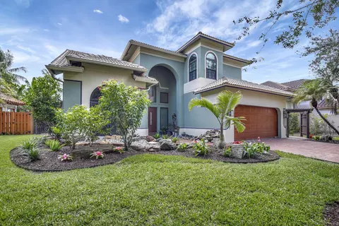 2583 Baccarat Dr, Hollywood, FL 33026