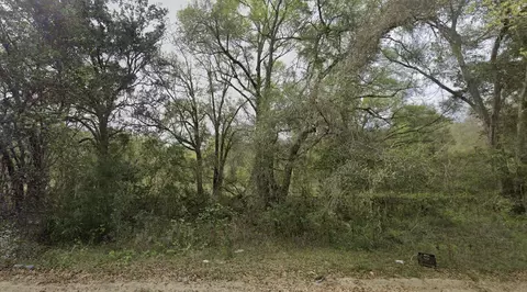 305 Milton Ave, Interlachen, FL 32148