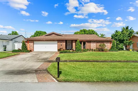 1384 Scottsdale Rd E, West Palm Beach, FL 33417
