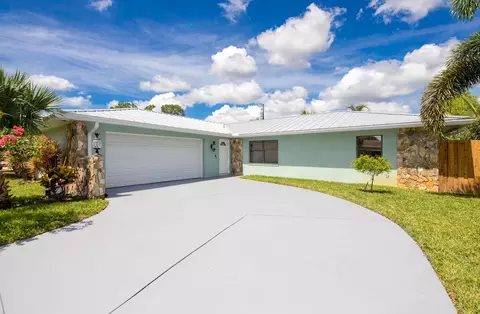 2402 SE Pinero Rd, Port Saint Lucie, FL 34952
