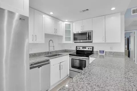 2070 Exeter D, Boca Raton, FL 33434 photo 3