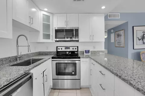 2070 Exeter D, Boca Raton, FL 33434 photo 4