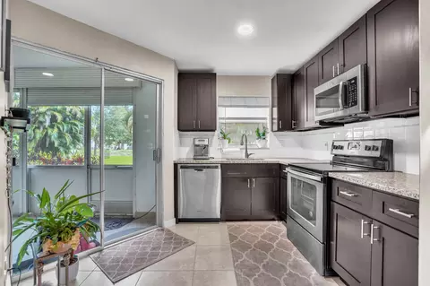 3524 Via Poinciana #102, Lake Worth, FL 33467