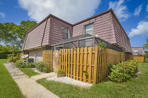 7662 Courtyard Run W, Boca Raton, FL 33433