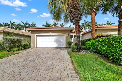 9675 N Crescent View Dr N, Boynton Beach, FL 33437