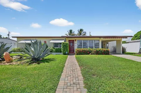 133 Greenbrier Dr, Palm Springs, FL 33461