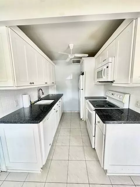 1083 Guildford E, Boca Raton, FL 33434 photo 2