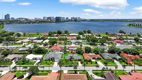 600 S Mangonia Circle Cir, West Palm Beach, FL 33401