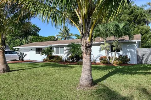 1056 Cheryl Rd, Haverhill, FL 33417